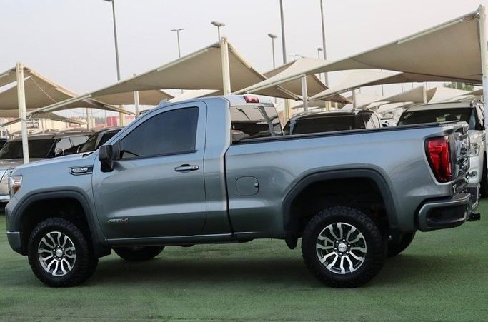 Подержанный GMC Sierra IV, 5.3 л, 2021 в Шардже от Al Bake Used Cars Серый цвет.  | AUTO.AE