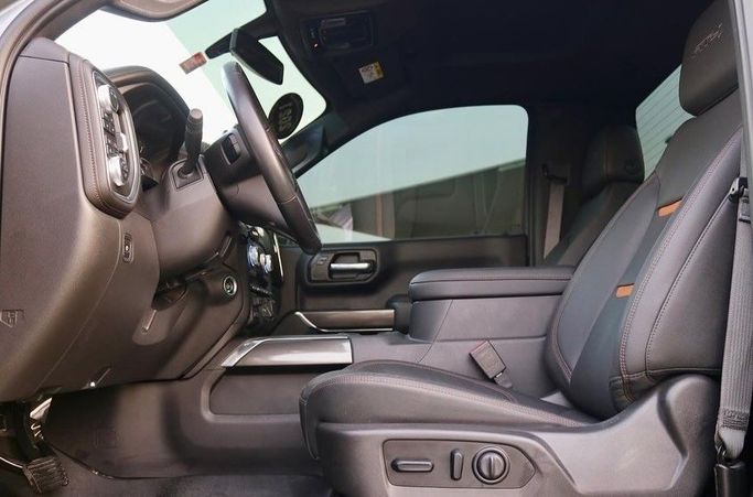 Подержанный GMC Sierra IV, 5.3 л, 2021 в Шардже от Al Bake Used Cars Серый цвет.  | AUTO.AE
