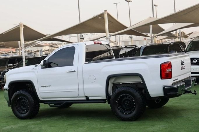 Подержанный GMC Sierra III (K2XX) Рестайлинг, 4.3 л, 2016 в Шардже от Al Bake Used Cars Белый цвет.  | AUTO.AE