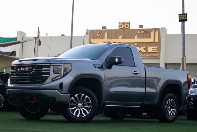 Подержанный GMC Sierra IV Рестайлинг, 5.3 л, 2023 в Шардже от Al Bake Used Cars Серый цвет. GCC | AUTO.AE