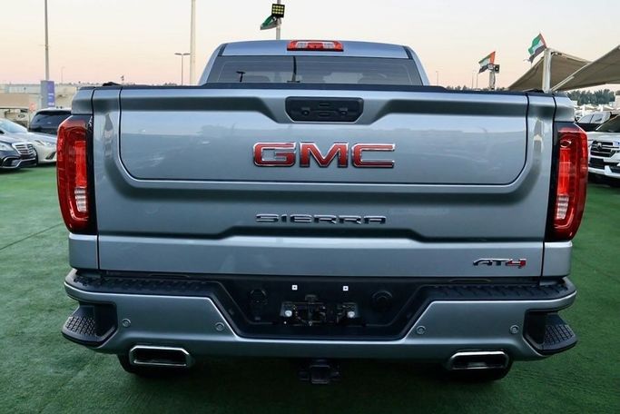 Подержанный GMC Sierra IV Рестайлинг, 5.3 л, 2023 в Шардже от Al Bake Used Cars Серый цвет. GCC | AUTO.AE