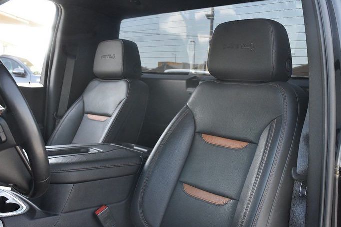 Подержанный GMC Sierra IV, 5.3 л, 2021 в Шардже от Alfaris Used Cars Черный цвет. GCC | AUTO.AE