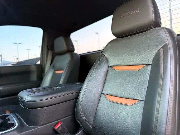 Подержанный GMC Sierra IV, 5.3 л, 2020 в Шардже от Hayan Alkhudari Used Cars Серый цвет. GCC | AUTO.AE