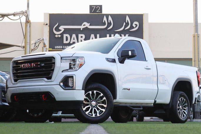 Подержанный GMC Sierra IV, 6.2 л, 2020 в Шардже от Dar Al Hay Used Cars Белый цвет. Other | AUTO.AE