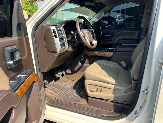 Подержанный GMC Sierra III (K2XX) Рестайлинг, 5.3 л, 2015 в Шардже от Hamsat Waad Белый цвет. GCC | AUTO.AE