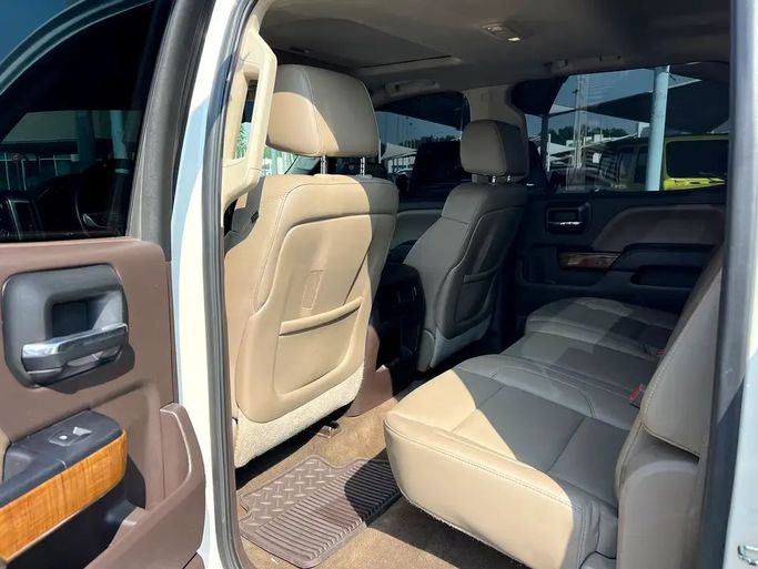 Подержанный GMC Sierra III (K2XX) Рестайлинг, 5.3 л, 2015 в Шардже от Hamsat Waad Белый цвет. GCC | AUTO.AE