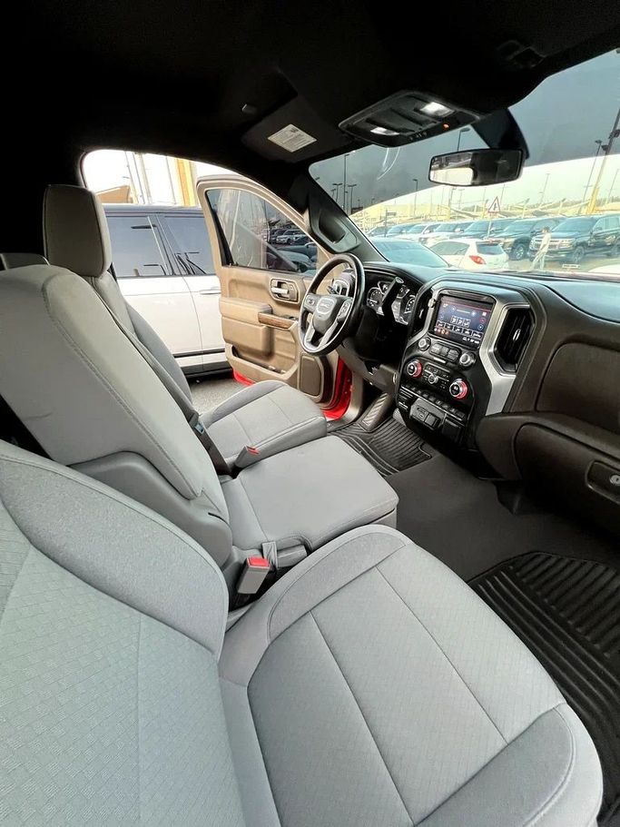 Подержанный GMC Sierra IV, 5.3 л, 2021 в Шардже от Taj Al Impratoor Used Cars Красный цвет. GCC | AUTO.AE