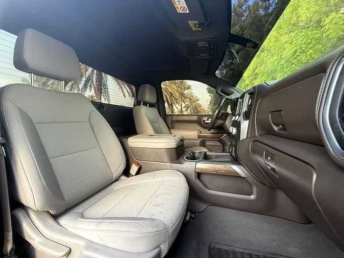 Подержанный GMC Sierra IV, 5.3 л, 2021 в Шардже от Taj Al Impratoor Used Cars Черный цвет. GCC | AUTO.AE