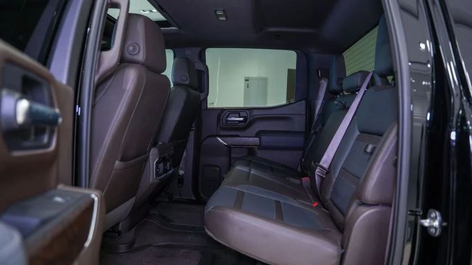 Подержанный GMC Sierra IV Рестайлинг, 6.2 л, 2022 в Шардже от Alsalama Motors Черный цвет. GCC | AUTO.AE