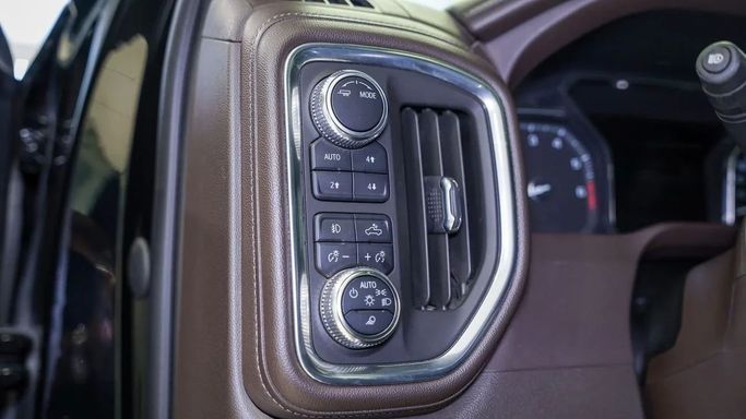 Подержанный GMC Sierra IV Рестайлинг, 6.2 л, 2022 в Шардже от Alsalama Motors Черный цвет. GCC | AUTO.AE