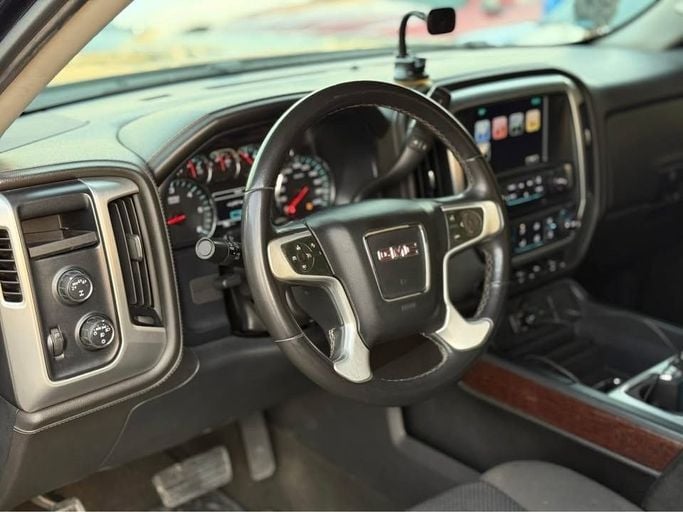 Подержанный GMC Sierra III (K2XX) Рестайлинг, 5.3 л, 2017 в Шардже от Al Suraj Al Muneer Used Cars Черный цвет. GCC | AUTO.AE