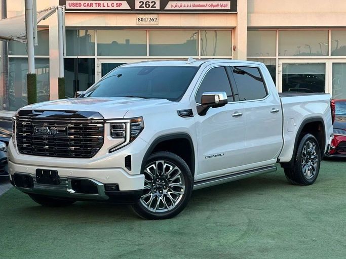 Подержанный GMC Sierra IV Рестайлинг, 6.2 л, 2024 в Шардже от Noor Al Seyoh Used Cars Белый цвет. GCC | AUTO.AE