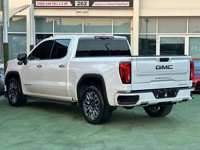 Подержанный GMC Sierra IV Рестайлинг, 6.2 л, 2024 в Шардже от Noor Al Seyoh Used Cars Белый цвет. GCC | AUTO.AE