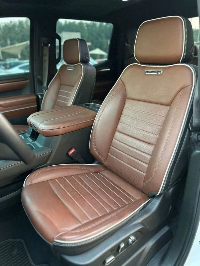 Подержанный GMC Sierra IV Рестайлинг, 6.2 л, 2024 в Шардже от Noor Al Seyoh Used Cars Белый цвет. GCC | AUTO.AE