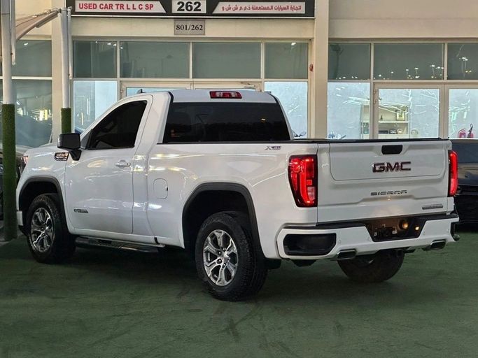 Подержанный GMC Sierra IV Рестайлинг, 5.3 л, 2023 в Шардже от Noor Al Seyoh Used Cars Белый цвет. GCC | AUTO.AE