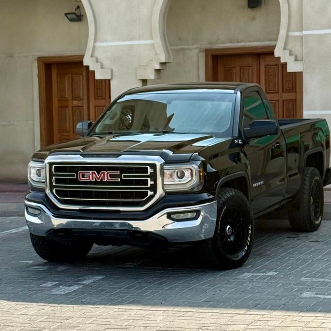 Подержанный GMC Sierra III (K2XX) Рестайлинг, 4.3 л, 2018 в Шардже от Sarmad Cars Черный цвет.  | AUTO.AE