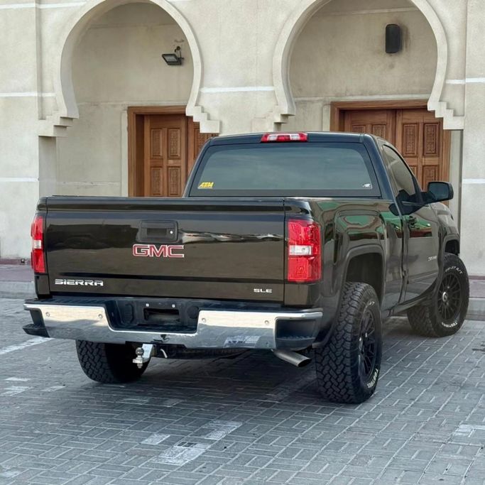 Подержанный GMC Sierra III (K2XX) Рестайлинг, 4.3 л, 2018 в Шардже от Sarmad Cars Черный цвет.  | AUTO.AE