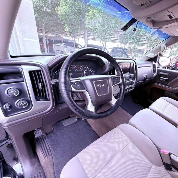 Подержанный GMC Sierra III (K2XX) Рестайлинг, 4.3 л, 2018 в Шардже от Sarmad Cars Черный цвет.  | AUTO.AE