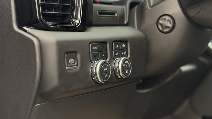 Used GMC Sierra IV Facelift, 5.3 l, 2023 in Sharjah by Badar Used Cars, Black color.  | AUTO.AE