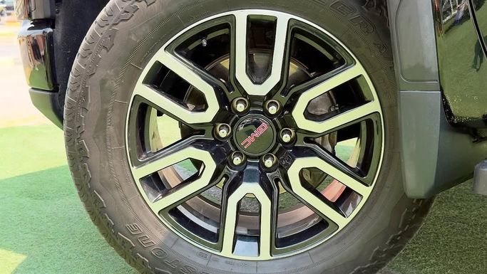 Used GMC Sierra IV Facelift, 5.3 l, 2022 in Sharjah by Badar Used Cars, Black color.  | AUTO.AE