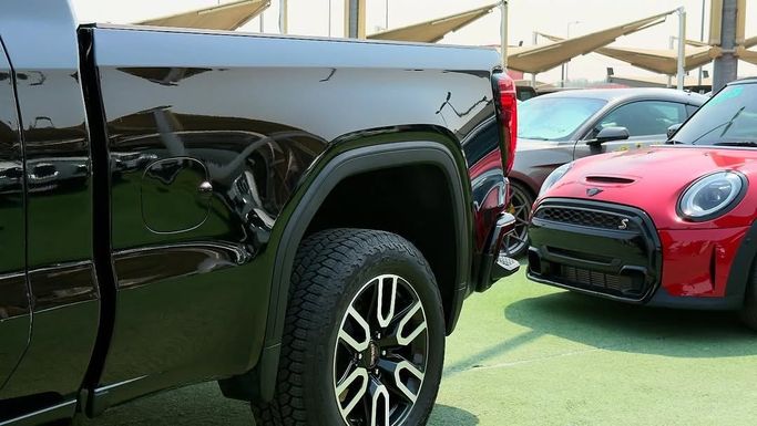 Used GMC Sierra IV Facelift, 5.3 l, 2022 in Sharjah by Badar Used Cars, Black color.  | AUTO.AE