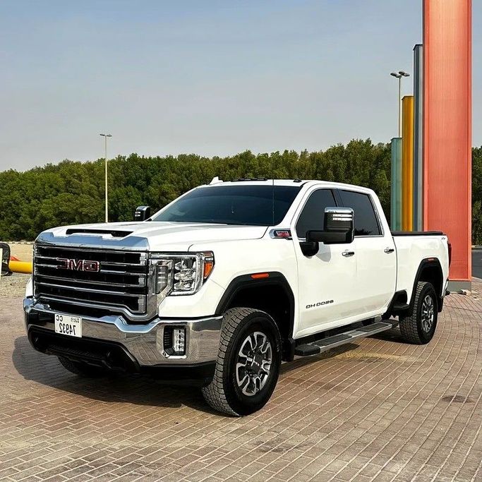 Подержанный GMC Sierra IV Рестайлинг, 3.0 л, 2023 в Шардже от Golden Desert Used Car Белый цвет. Other | AUTO.AE