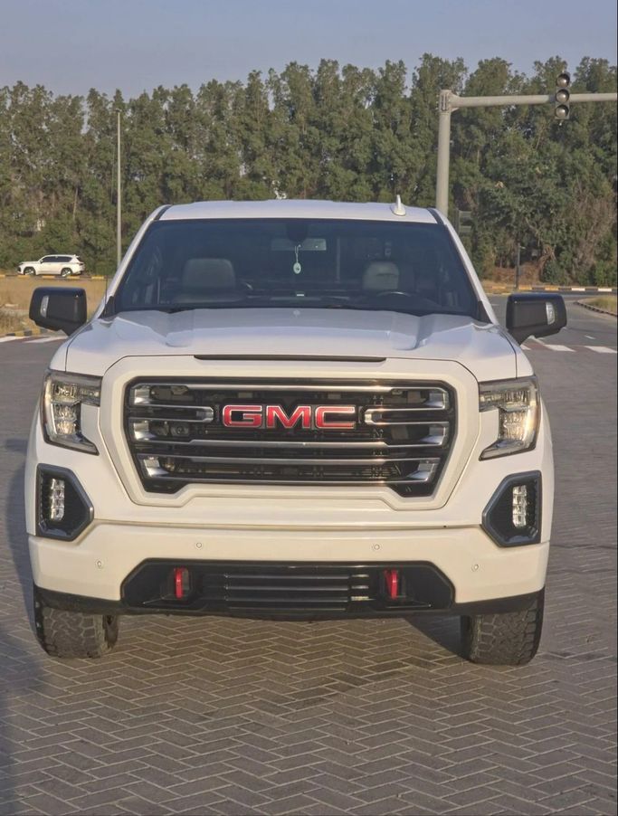مستعملة GMC Sierra رابعاً, 5.3 l, 2021 في في الشارقة من Al Aayan Used Cars، اللون أبيض. مواصفات الخليج | AUTO.AE | إعلان #272916