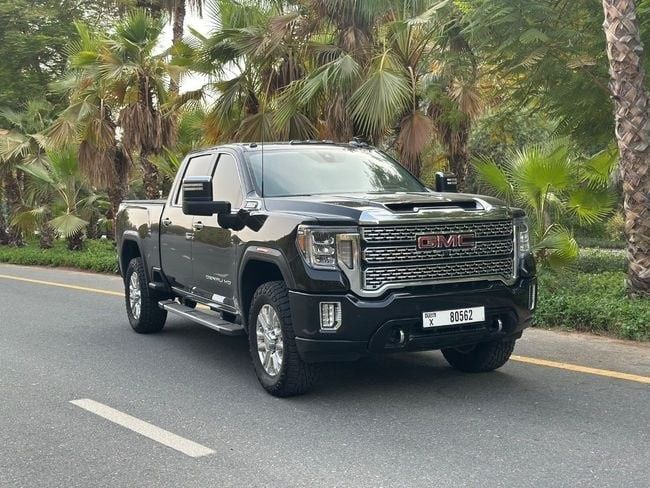 مستعملة ⁦GMC Sierra V (T1XX)، 6.6 l، 2023⁩ في في الإمارات, الشارقة من AL TAWEEL MOTORS، اللون أسود. المواصفات الأمريكية | AUTO.AE | إعلان #288603