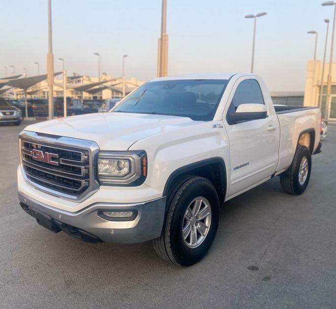 Used ⁦GMC Sierra III (K2XX) Facelift, 6.0 l, 2017⁩ in UAE, Sharjah by Emirates & Gulf used cars, White color. GCC Specs | AUTO.AE | Listing #290270