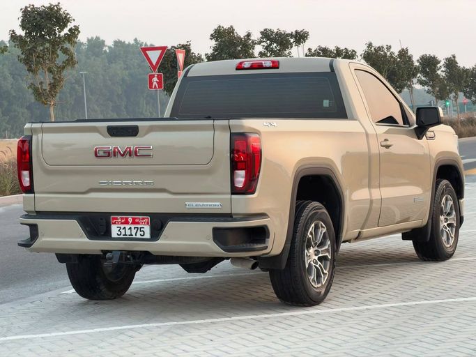 مستعملة GMC Sierra فيس ليفت IV، 5.3 لتر، 2022 في الإمارات، الشارقة من Union Used Cars، اللون بيج. مواصفات الخليج | AUTO.AE | إعلان #293986 — صورة 4 من 8