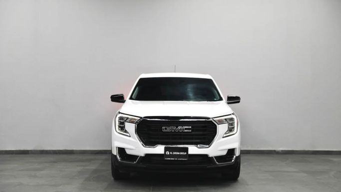 Подержанный GMC Terrain II Рестайлинг, 1.5 л, 2023 в Шардже от Al Qassem Cars Trading Белый цвет. GCC | AUTO.AE