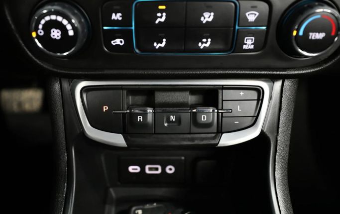 Подержанный GMC Terrain II Рестайлинг, 1.5 л, 2023 в Шардже от Al Qassem Cars Trading Белый цвет. GCC | AUTO.AE