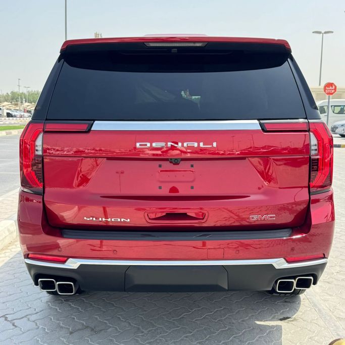 Новый GMC Yukon XL V Рестайлинг, 6.2 л, 2025 в Шардже от Alfaris Used Cars Красный цвет.  | AUTO.AE