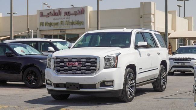 Подержанный GMC Yukon IV (GMT K2UG), 6.2 л, 2018 в Шардже от Alnujoom Al Malakiah Used Cars Белый цвет. GCC | AUTO.AE