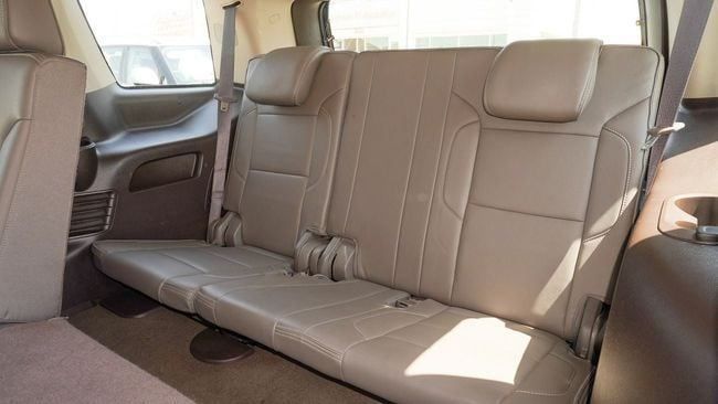 Подержанный GMC Yukon IV (GMT K2UG), 6.2 л, 2018 в Шардже от Alnujoom Al Malakiah Used Cars Белый цвет. GCC | AUTO.AE