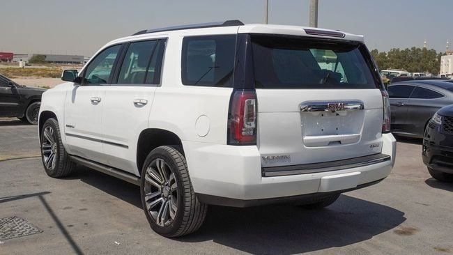 Подержанный GMC Yukon IV (GMT K2UG), 6.2 л, 2018 в Шардже от Alnujoom Al Malakiah Used Cars Белый цвет. GCC | AUTO.AE