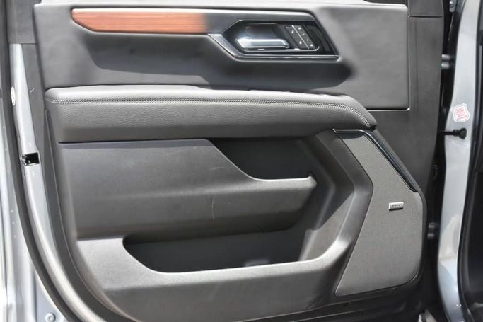 New GMC Yukon XL V Facelift, 5.3 l, 2025 in Sharjah by Alfaris Used Cars, Grey color.  | AUTO.AE