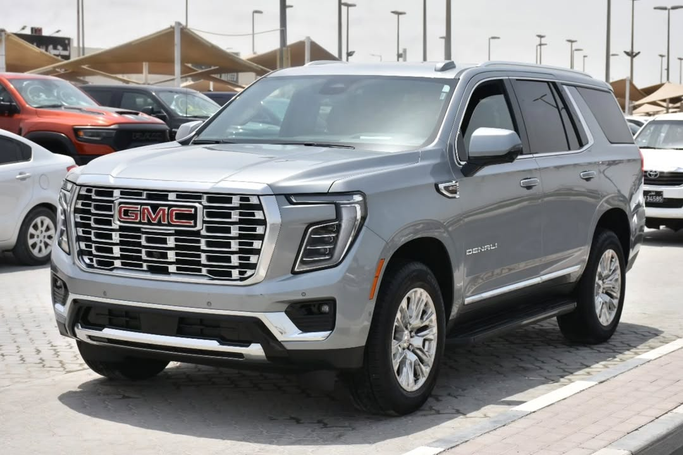 Подержанный GMC Yukon V Рестайлинг, 5.3 л, 2025 в Шардже от Alfaris Used Cars Серый цвет. Other | AUTO.AE
