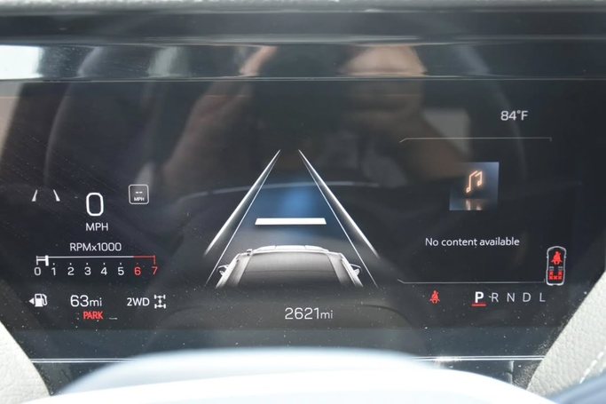 Подержанный GMC Yukon V Рестайлинг, 5.3 л, 2025 в Шардже от Alfaris Used Cars Серый цвет. Other | AUTO.AE