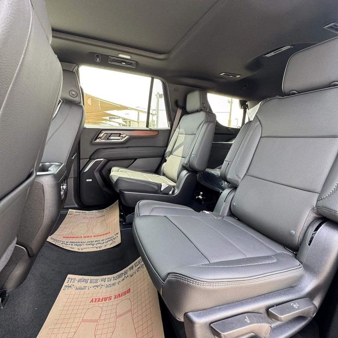 Used GMC Yukon V Facelift, 6.2 l, 2025 in Sharjah by Alfaris Used Cars, Red color. Other | AUTO.AE