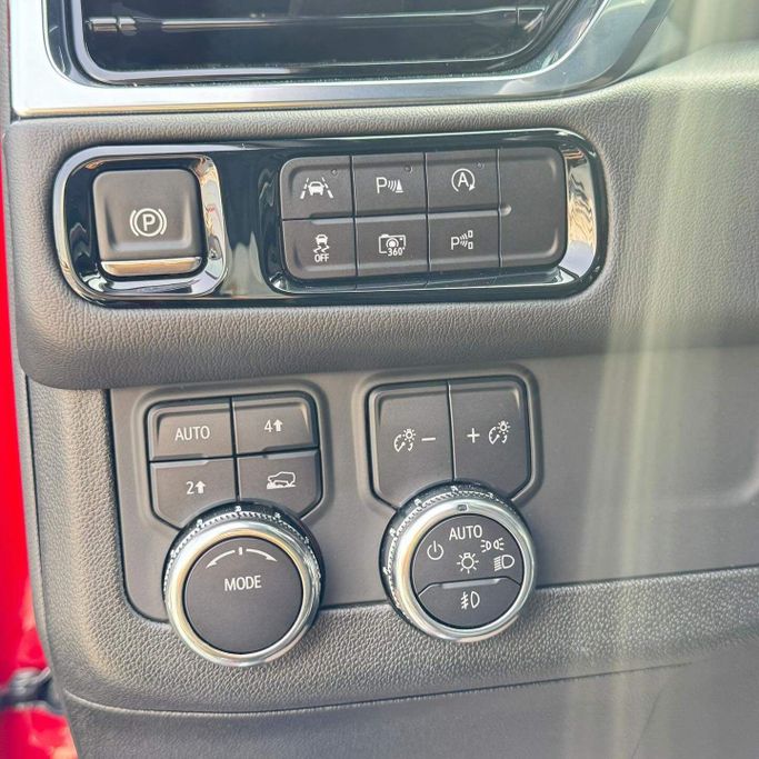 Used GMC Yukon V Facelift, 6.2 l, 2025 in Sharjah by Alfaris Used Cars, Red color. Other | AUTO.AE