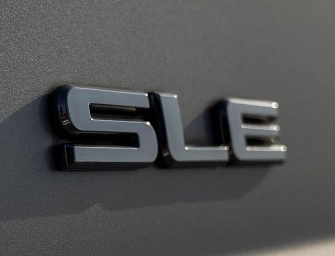 Подержанный GMC Yukon XL IV (GMT K2UG), 5.3 л, 2020 в Шардже от Al Sayed Khamis Used Auto Trading Серебристый цвет. GCC | AUTO.AE