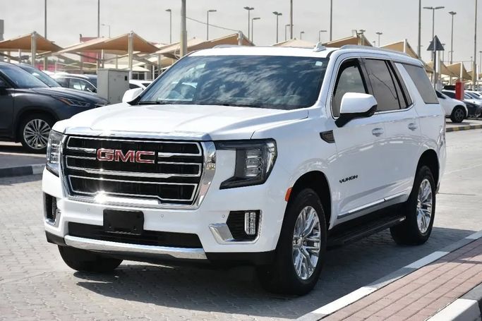 Подержанный GMC Yukon V, 3.0 л, 2023 в Шардже от Alfaris Used Cars Белый цвет. Other | AUTO.AE