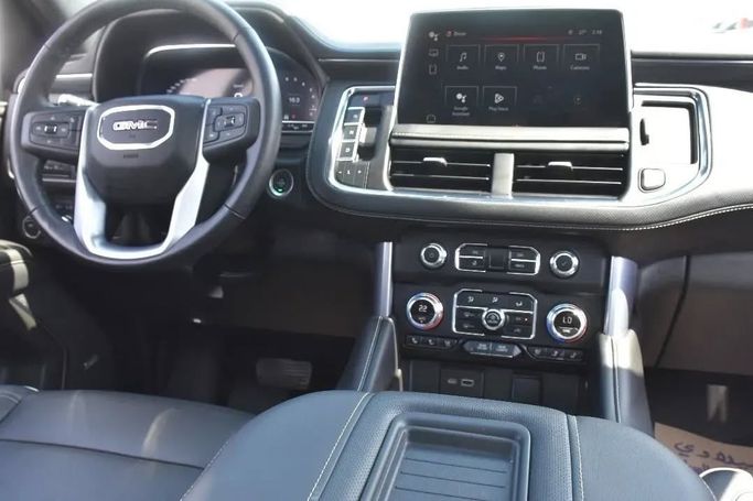 Подержанный GMC Yukon V, 3.0 л, 2023 в Шардже от Alfaris Used Cars Белый цвет. Other | AUTO.AE