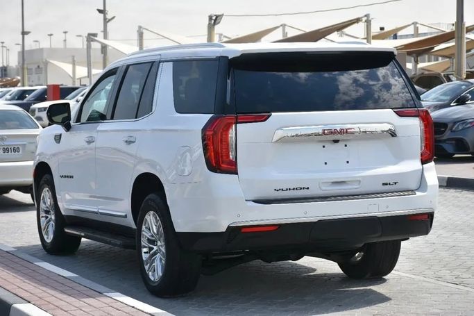 Подержанный GMC Yukon V, 3.0 л, 2023 в Шардже от Alfaris Used Cars Белый цвет. Other | AUTO.AE