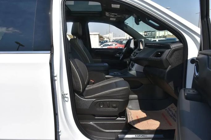 Подержанный GMC Yukon V, 3.0 л, 2023 в Шардже от Alfaris Used Cars Белый цвет. Other | AUTO.AE