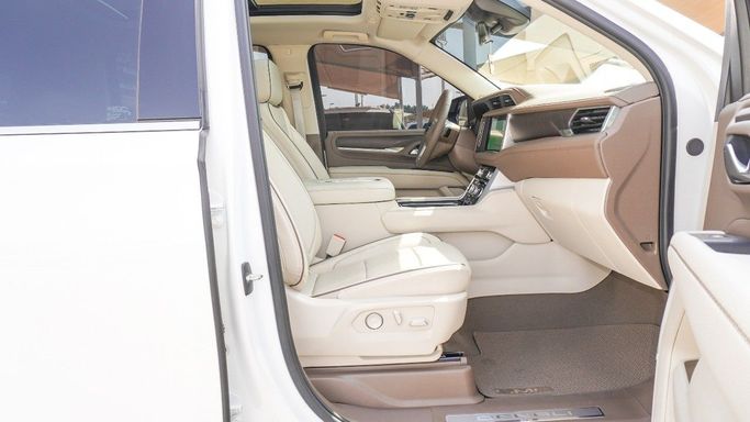 Подержанный GMC Yukon V, 6.2 л, 2024 в Шардже от Alsaadi Motors Белый цвет. Other | AUTO.AE