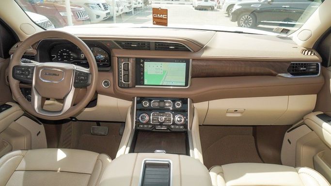 Подержанный GMC Yukon V, 6.2 л, 2024 в Шардже от Alsaadi Motors Белый цвет. Other | AUTO.AE