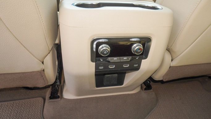 Подержанный GMC Yukon V, 6.2 л, 2024 в Шардже от Alsaadi Motors Белый цвет. Other | AUTO.AE