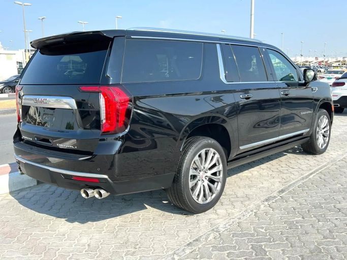 Подержанный GMC Yukon XL V, 6.2 л, 2021 в Шардже от Alfaris Used Cars Черный цвет. Other | AUTO.AE